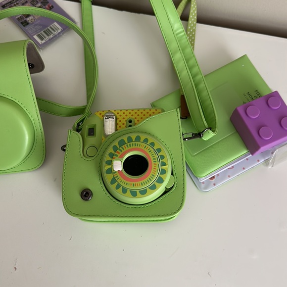 Fujifilm mini instant camera. Great condition - Picture 9 of 10